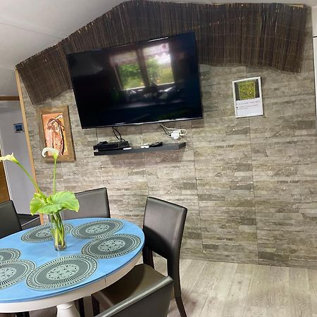 Grand Chalet Tout Equipe 6 Personnes Proche Des Plages Du Debarquement Sommervieu Luaran gambar